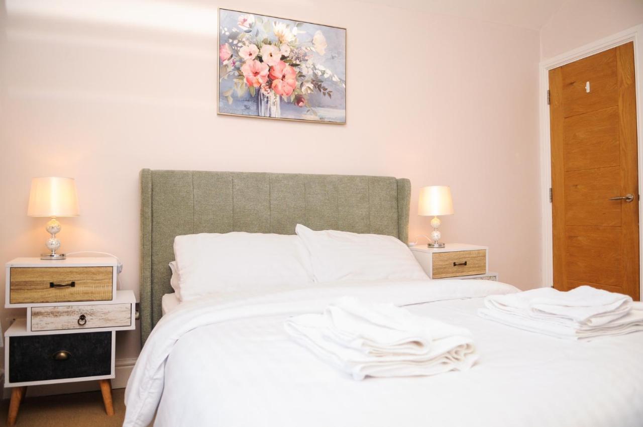 Luxury 5 Star London Apartment - Parking, Garden, Nr Greater London Metro Stations Eksteriør billede