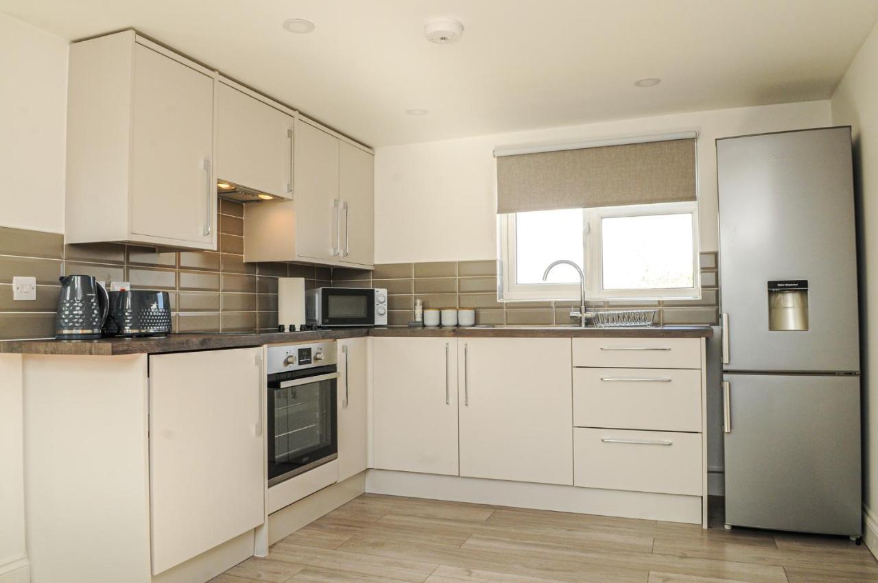 Luxury 5 Star London Apartment - Parking, Garden, Nr Greater London Metro Stations Eksteriør billede