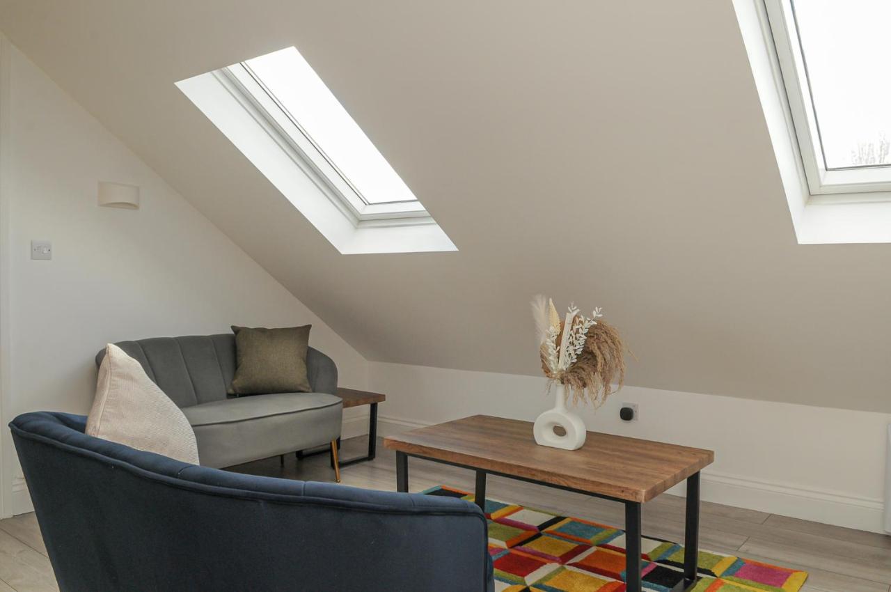 Luxury 5 Star London Apartment - Parking, Garden, Nr Greater London Metro Stations Eksteriør billede